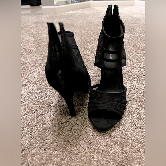 Heels with sheer fabric size 9 - Picture 3 of 3